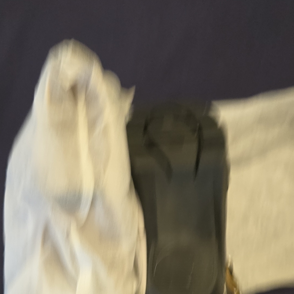 Elegant Black and White Women's Heels - Picture 4 of 8